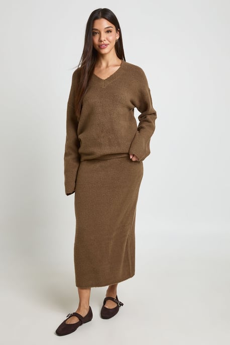 V-Ausschnitt-Pullover und Midirock als Set - Image 3