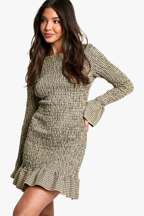 Boohoo Kariertes Minikleid mit Raffungen und langen Ärmeln - Image 1