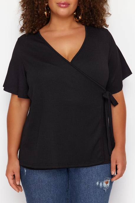 Trendyol Curve Damen Schwarz Einfarbig Kurz Tailliert Große Größen Blusen - Image 4