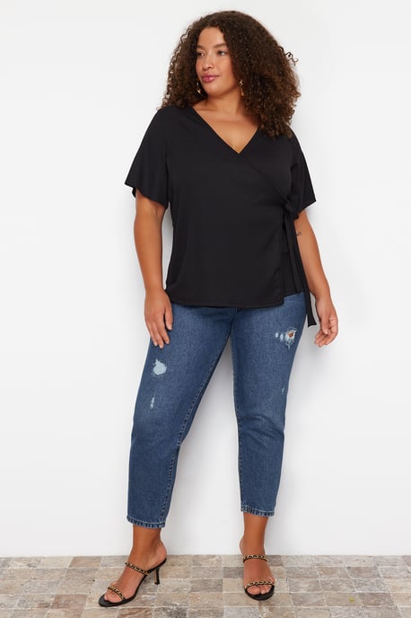 Trendyol Curve Damen Schwarz Einfarbig Kurz Tailliert Große Größen Blusen - Image 6