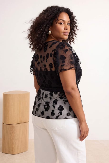 Trendyol Curve Damen Schwarz Geblümt Kurz Tailliert Große Größen Blusen - Image 2