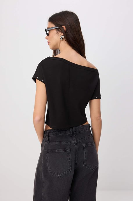 TRENDYOLMİLLA Damen Schwarz Einfarbig Kurz Regular Fit Blusen - Image 3