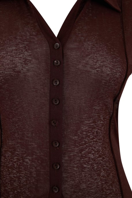 Trendyol Curve Damen Braun Einfarbig Kurz Tailliert Große Größen Blusen - Image 3