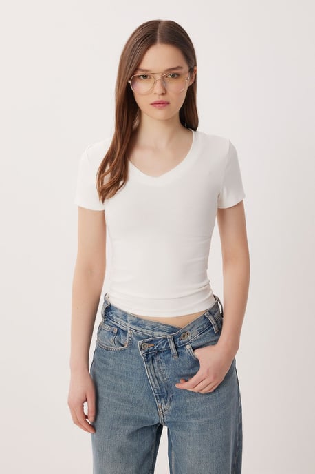 Basic V-Ausschnitt Slim-Fit-T-Shirt - Image 4