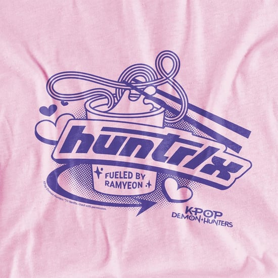 K-Pop Demon Hunters - "Huntrix Fueled By Ramyeon" Hoodie zum Überziehen für Kinder (Hellrosa) - Image 3
