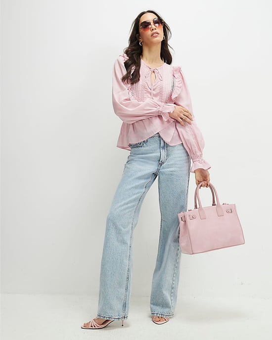 River Island Damenbluse Rosa Baumwollmischung Spitzeneinsatz Bindeband - Image 2