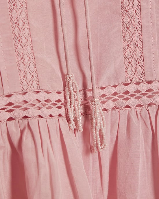 River Island Damenbluse Rosa Baumwollmischung Spitzeneinsatz Bindeband - Image 5