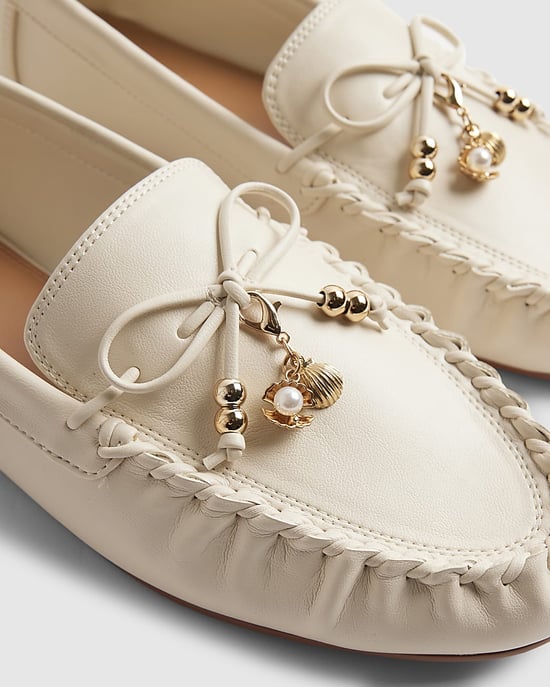 River Island Damen-Loafer Weiß Zierschleife aus Kunstleder - Image 4