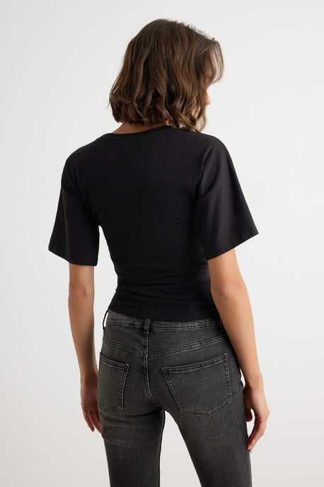 TRENDYOLMİLLA Damen Schwarz Einfarbig Kurz Regular Fit T-Shirts - Image 3