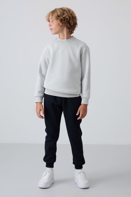 Youth Rundhalssweatshirt mit Stickerei - Image 2