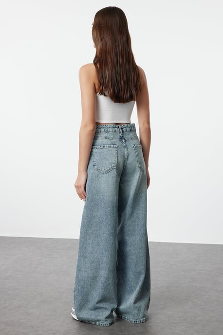 TRENDYOLMİLLA Damen Blau Einfarbig Weites Bein Normale Taille Jeans - Image 4