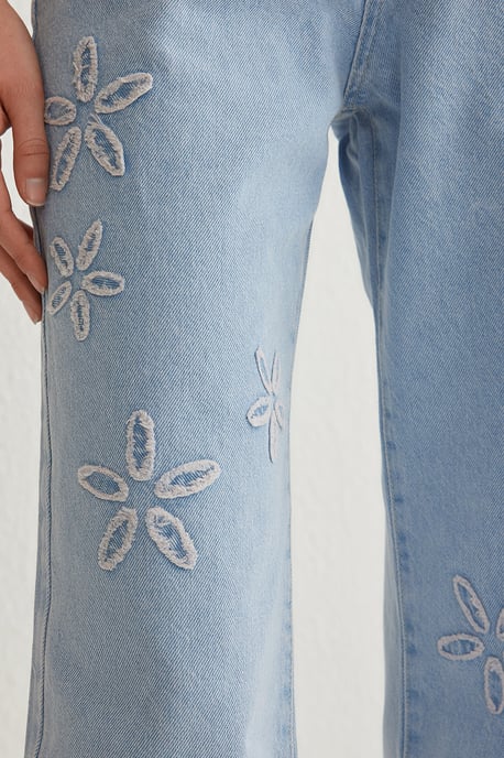 TRENDYOLMİLLA Damen Dunkelblau Geblümt Weites Bein Hohe Taille Jeans - Image 3
