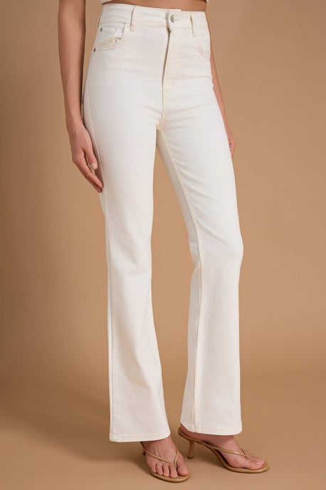 TRENDYOLMİLLA Damen Ecru Einfarbig Flare Hohe Taille Jeans - Image 2