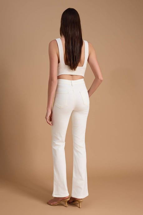 TRENDYOLMİLLA Damen Ecru Einfarbig Flare Hohe Taille Jeans - Image 3