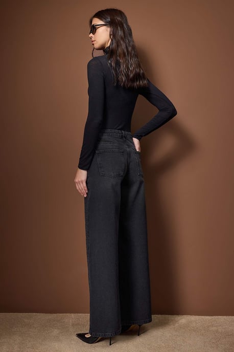 TRENDYOLMİLLA Damen Schwarz Einfarbig Weites Bein Normale Taille Jeans - Image 3
