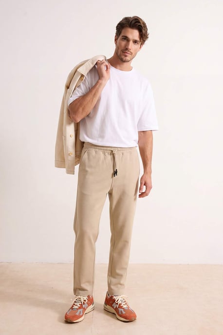 TRENDYOL MAN Herren Beige Einfarbig Regular Fit Normale Taille Jeans - Image 1