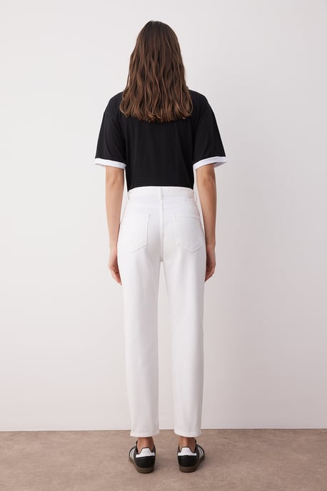 TRENDYOLMİLLA Damen Weiß Einfarbig Mom Hohe Taille Jeans - Image 3