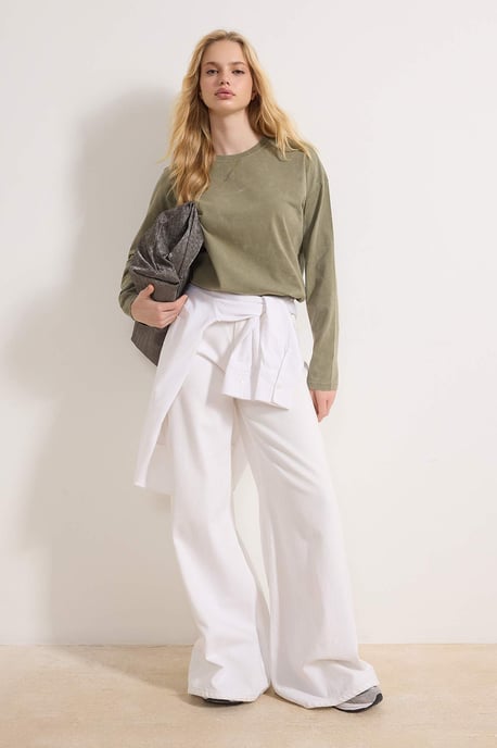 TRENDYOLMİLLA Damen Khaki Einfarbig Lang Relaxed Fit T-Shirts - Image 6