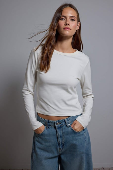 TRENDYOLMİLLA Damen Ecru Einfarbig Lang Tailliert T-Shirts - Image 4