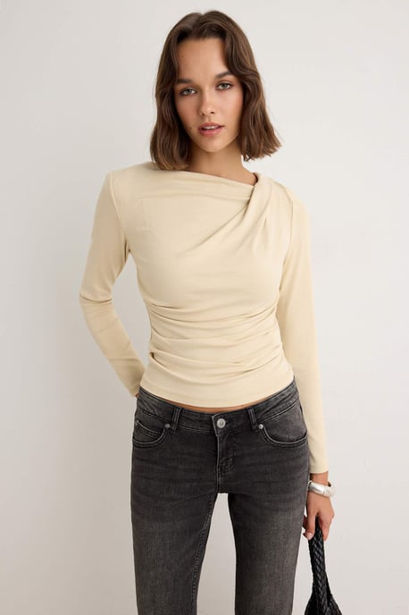 TRENDYOLMİLLA Damen Beige Einfarbig Lang Tailliert Blusen - Image 1