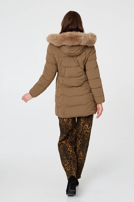Braune Steppjacke mit Kapuze, Kunstpelzbesatz und Reißverschluss - Image 3