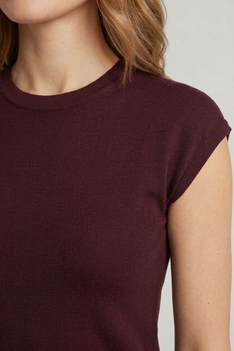 Bordeauxroter Slim-Fit-Pullover mit kurzen Ärmeln - Image 4