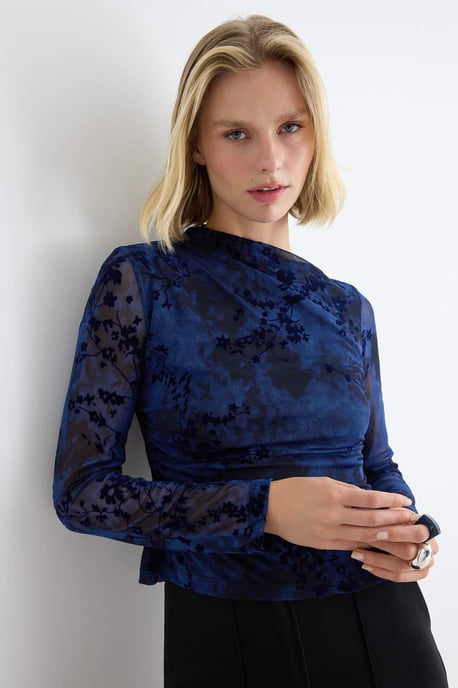 TRENDYOLMİLLA Damen Dunkelblau Geblümt Lang Tailliert Blusen - Image 4