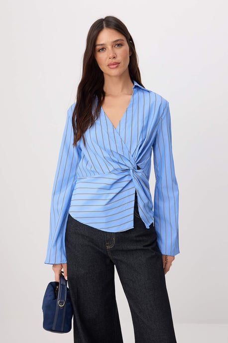 TRENDYOLMİLLA Damen Blau Gestreift Lang Regular Fit Blusen - Image 1