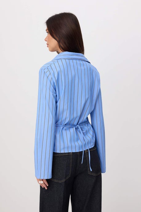 TRENDYOLMİLLA Damen Blau Gestreift Lang Regular Fit Blusen - Image 3