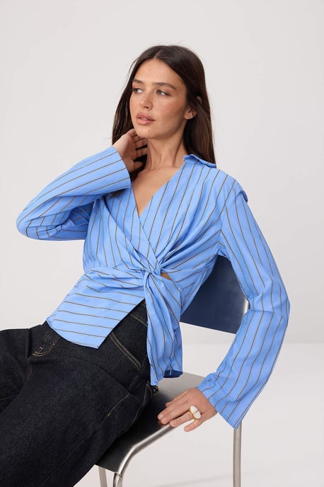 TRENDYOLMİLLA Damen Blau Gestreift Lang Regular Fit Blusen - Image 4
