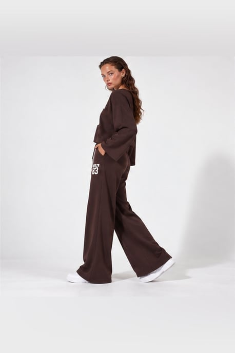 Damen-Zweiteiler im abgestimmten Look - Image 6