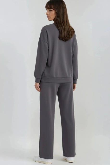 Damen-Zweiteiler im abgestimmten Look - Image 3