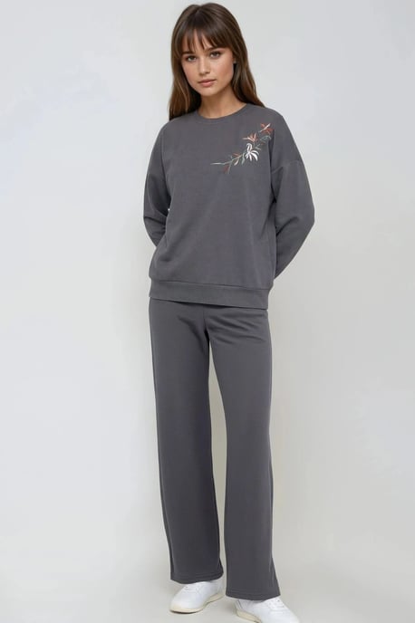 Damen-Zweiteiler im abgestimmten Look - Image 4