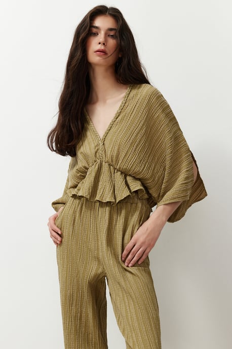 TRENDYOLMİLLA Damen Khaki Einfarbig Lang Regular Fit Blusen - Image 2