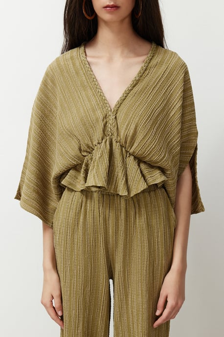 TRENDYOLMİLLA Damen Khaki Einfarbig Lang Regular Fit Blusen - Image 4