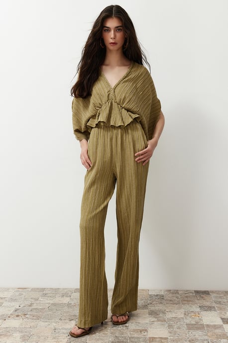TRENDYOLMİLLA Damen Khaki Einfarbig Lang Regular Fit Blusen - Image 6
