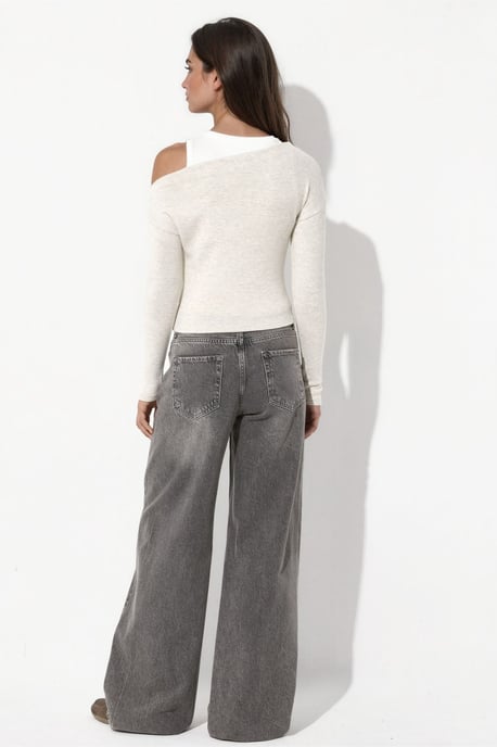 Strukturierte Bluse im Lagenlook mit asymmetrischem Ausschnitt - Image 3
