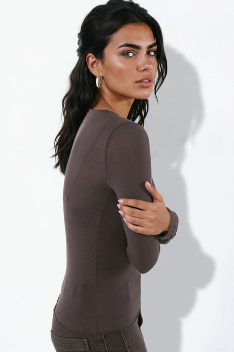 V-Ausschnitt Stretch-Stricktop mit Spitzendetail - Image 3