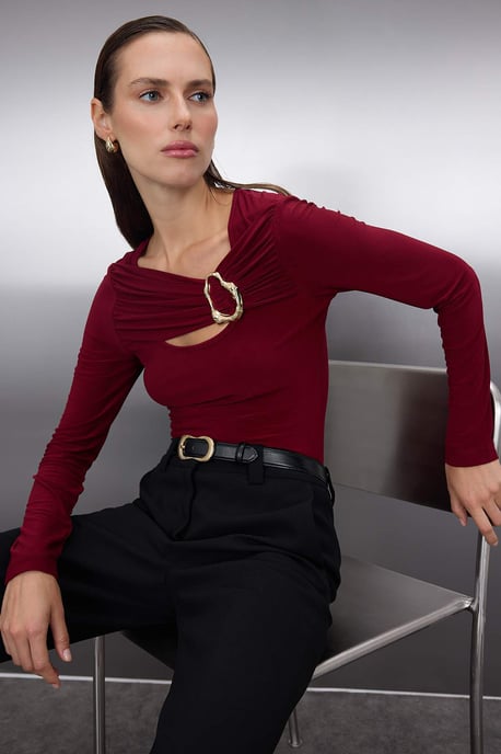 TRENDYOLMİLLA Damen Bordeaux Einfarbig Lang Tailliert Blusen - Image 6
