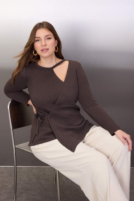 Trendyol Curve Damen Braun Einfarbig Lang Regular Fit Große Größen Blusen - Image 4
