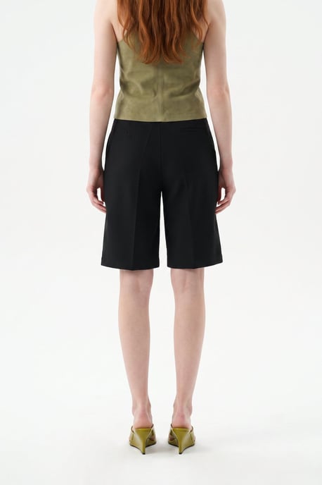 High-Waist Shorts mit weitem Bein und klassischer Schnittführung - Image 3