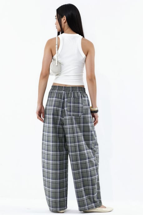 Karierte Hose mit elastischem Bund und Taschendetail - Image 3