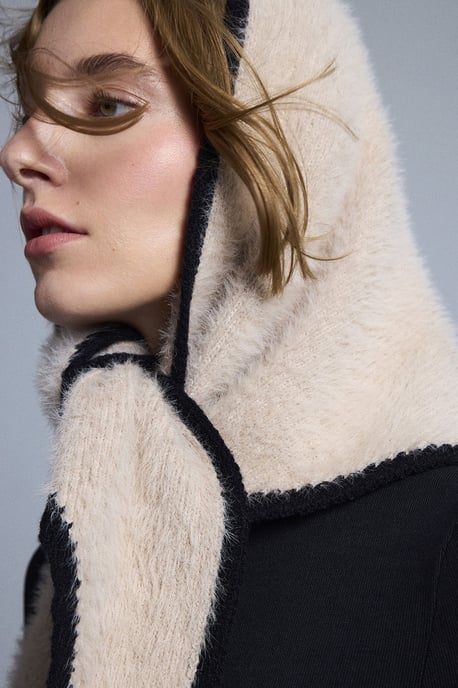 Emily Schal - Image 5