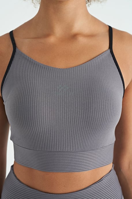 Tailliertes ärmelloses Crop-Sporttop - Image 5