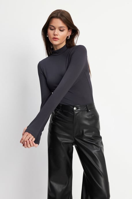 Bipantolon Damen Slim-Fit-Body mit halbem Rollkragen - Image 2