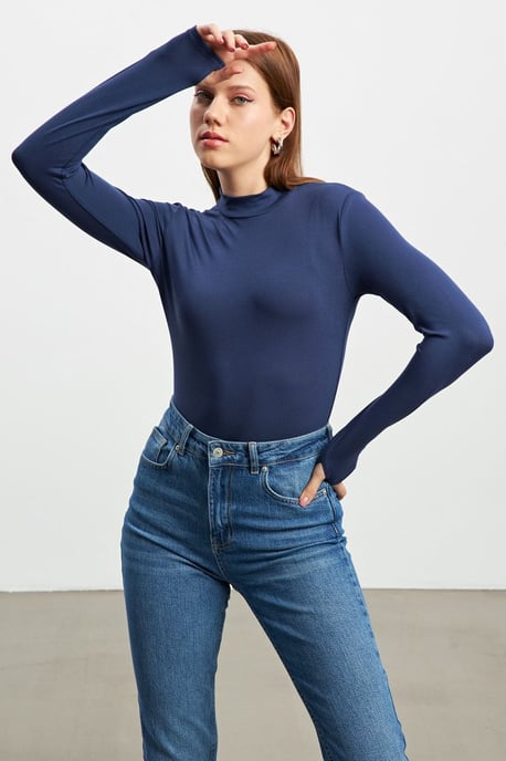 Damen-Bodysuit mit Slim Fit und halbem Rollkragen - Image 2