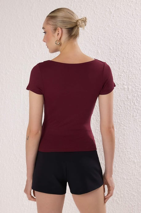 TRENDYOLMİLLA Damen Bordeaux Einfarbig Kurz Tailliert Blusen - Image 3
