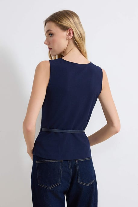 TRENDYOLMİLLA Damen Dunkelblau Einfarbig Ärmellos Tailliert Blusen - Image 3