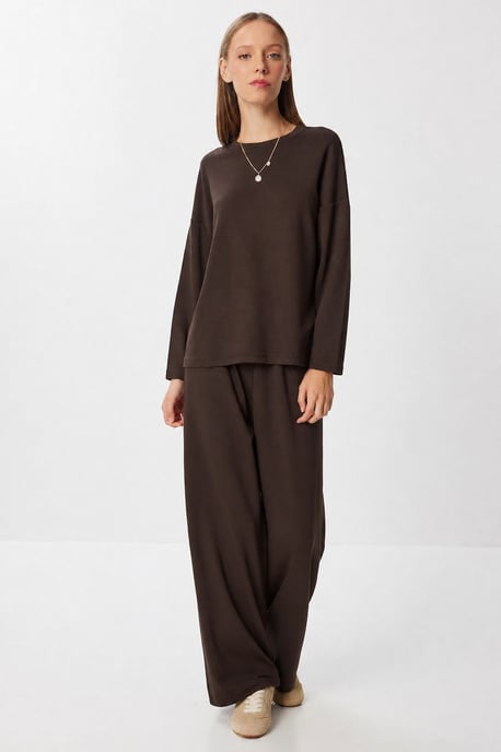 Zweiteiliges Set mit weitem Bein und Bluse mit Rundhalsausschnitt - Image 2