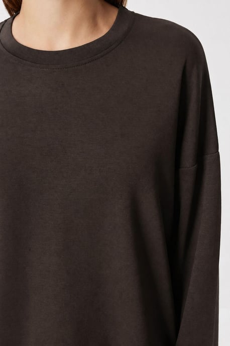 Zweiteiliges Set mit weitem Bein und Bluse mit Rundhalsausschnitt - Image 4